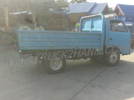 รถบรรทุก 6 ล้อ ISUZU NKR 88 แรงม้า 4 สูบ  น็อต 5 ตัว