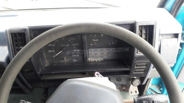 รถบรรทุก 6 ล้อ ISUZU NKR 88 แรงม้า 4 สูบ  น็อต 5 ตัว