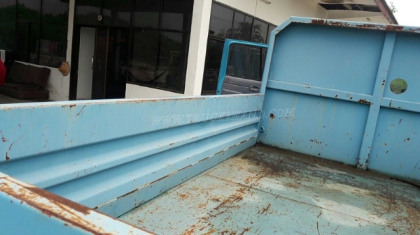 รถบรรทุก 6 ล้อ ISUZU NKR 88 แรงม้า 4 สูบ  น็อต 5 ตัว