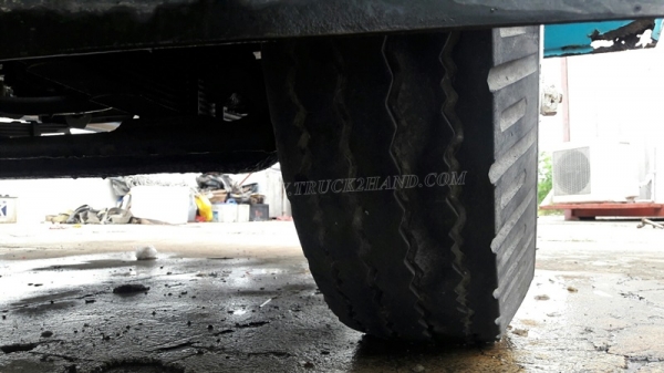 รถบรรทุก 6 ล้อ ISUZU NKR 88 แรงม้า 4 สูบ  น็อต 5 ตัว