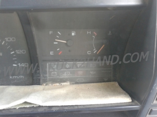 รถบรรทุก 6 ล้อ ISUZU NKR 88 แรงม้า 4 สูบ  น็อต 5 ตัว