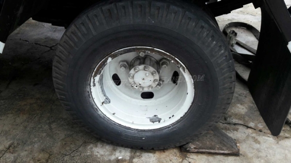 รถบรรทุก 6 ล้อ ISUZU NKR 88 แรงม้า 4 สูบ  น็อต 5 ตัว