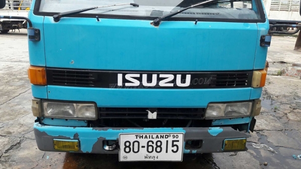 รถบรรทุก 6 ล้อ ISUZU NKR 88 แรงม้า 4 สูบ  น็อต 5 ตัว