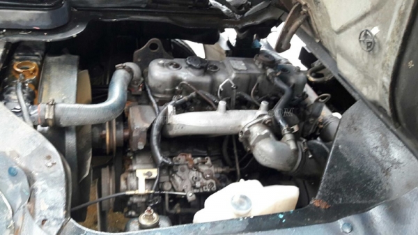 รถบรรทุก 6 ล้อ ISUZU NKR 88 แรงม้า 4 สูบ  น็อต 5 ตัว