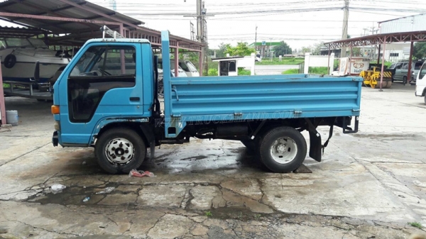 รถบรรทุก 6 ล้อ ISUZU NKR 88 แรงม้า 4 สูบ  น็อต 5 ตัว