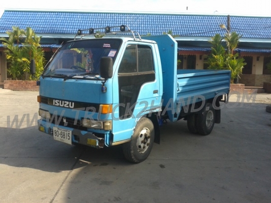 รถบรรทุก 6 ล้อ ISUZU NKR 88 แรงม้า 4 สูบ  น็อต 5 ตัว