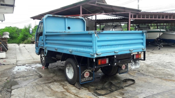 รถบรรทุก 6 ล้อ ISUZU NKR 88 แรงม้า 4 สูบ  น็อต 5 ตัว