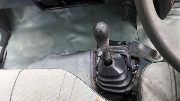 รถบรรทุก 6 ล้อ ISUZU NKR 88 แรงม้า 4 สูบ  น็อต 5 ตัว