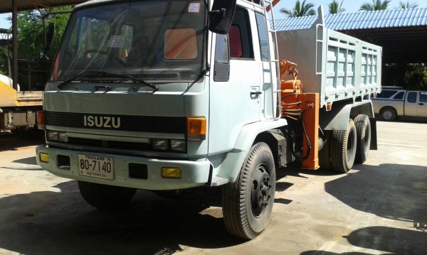 ขายรถบรรทุก 10 ล้อดัมพ์ ISUZU ROCKY 240 แรงม้าตัวแรกติดเครนเงียบ 6 ตัน ราคา 1200000