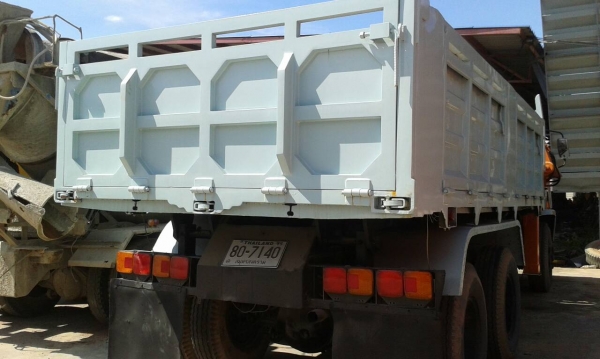 ขายรถบรรทุก 10 ล้อดัมพ์ ISUZU ROCKY 240 แรงม้าตัวแรกติดเครนเงียบ 6 ตัน ราคา 1200000