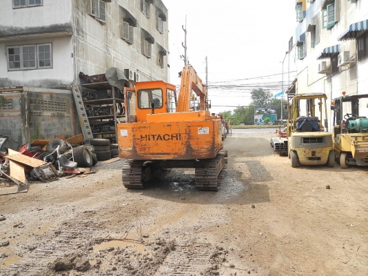 ขายรถขุด BACKHOE HITACHI UH025 พร้อมใช้งาน