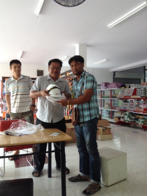 ขอขอบคุณ คุณวินัย (หจก.โรงกระเบื้องวินัย) จากอำเภอกระบุรี จ.ระนอง ได้มาตกลงซื้อรถ และรับรถคันดังกล่าวกลับไปใช้งานตามจุดประสงค์ที่จังหวัดระนอง ขอขอบคุณ คุณวินัย (หจก.โรงกระเบื้องวินัย) จากอำเภอกระบุรี จ.ระนอง ได้มาตกลงซื้อรถ และรับรถคันดังกล่าวกลับไปใช้งานตามจุดประสงค์ที่จังหวัดระนอง