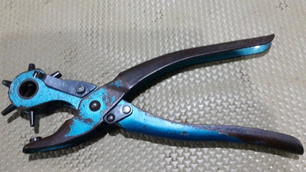 คีมเจาะหนัง เจาะสาย เจาะเข็มขัด