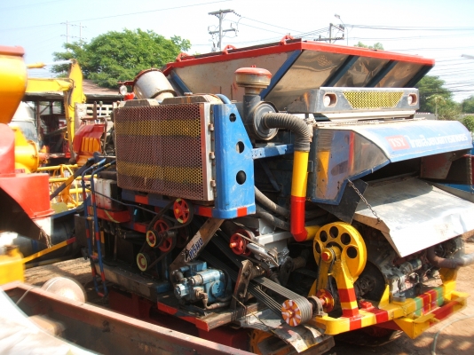 ขายรถเกี่ยวข้างไทเส็ง อุ้ม 2.5 ตัน ตัวเดิน 12 HT เครื่องยนต์อีซูซุ 210 แรงม้า โซ่ดี 2 ใหม่ทั้งสองข้าง ลอนเลอร์ใหม่ทั้งสองข้าง ปั้มไฮดรอลิกไดกิ้นส์ เบอร์23 สภาพดีพร้อมใช้งาน