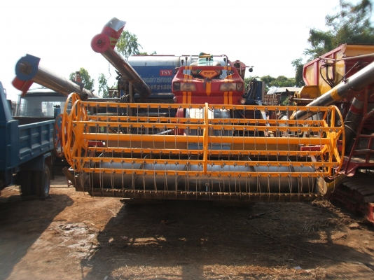 ขายรถเกี่ยวข้างไทเส็ง อุ้ม 2.5 ตัน ตัวเดิน 12 HT เครื่องยนต์อีซูซุ 210 แรงม้า โซ่ดี 2 ใหม่ทั้งสองข้าง ลอนเลอร์ใหม่ทั้งสองข้าง ปั้มไฮดรอลิกไดกิ้นส์ เบอร์23 สภาพดีพร้อมใช้งาน