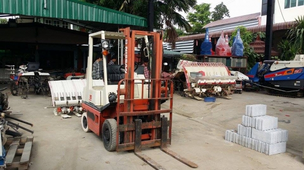 รถโฟล์คลิฟต์ NISSAN เก่าญี่ปุ่น ขนาด 1.5 ตัน เครื่องยนต์เบนซิน พวงมาลัยเพาเวอร์ ยางตัน ยกสูง 3 เมตร สภาพดีพร้อมใช้งาน รถโฟล์คลิฟต์ NISSAN เก่าญี่ปุ่น ขนาด 1.5 ตัน เครื่องยนต์เบนซิน พวงมาลัยเพาเวอร์ ยางตัน ยกสูง 3 เมตร สภาพดีพร้อมใช้งาน