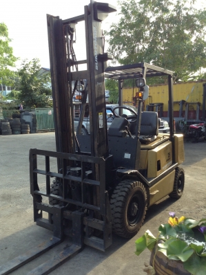 +++ ขายโฟล์คลิฟท์  SUMITOMO YALE  FD25  ขนาด 2.5  ตัน   ( รถนอก  5000  ชม.)   เครื่องยนต์ดีเซล   เสา  4 เมตร  ฮิ้งค์โฟลค์  เกียร์ธรรมดา งา 1,070  มม.  ยางตันใหม่ครับ