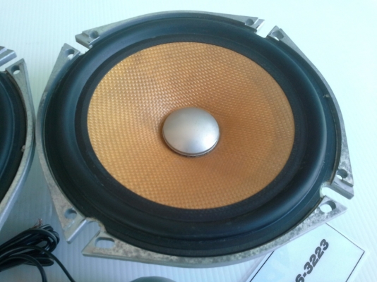 ชุดลำโพง Pioneer TS-C1700A แยกชิ้นเสียงกลางและทวิสเตอร์