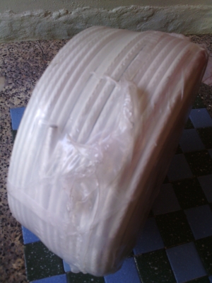 สายสัญญาณ rg6 commscope สีขาว100เมตร USA. สายสัญญาณ rg6 commscope สีขาว100เมตร USA.