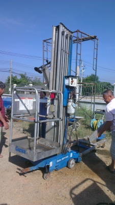 Sell> ขายกระเช้ายกคน Genie AWP-40S USA สูง 40" ฟุต รับน้ำหนัก 136 กิโล แบตเตอรรี่ 12 V. พร้อมใช้งานครับ