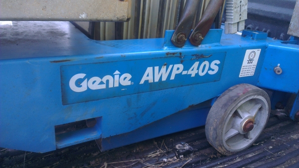 Sell> ขายกระเช้ายกคน Genie AWP-40S USA สูง 40" ฟุต รับน้ำหนัก 136 กิโล แบตเตอรรี่ 12 V. พร้อมใช้งานครับ