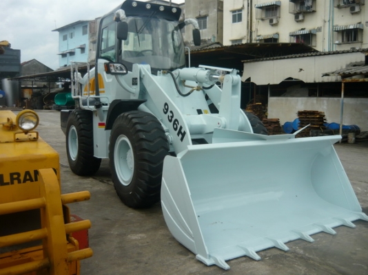 รถตักใหม่จีน ยี่ห้อ Yutong เครื่องยนตร์ Cummins 6 สูบ รับประกัน 1 ปี