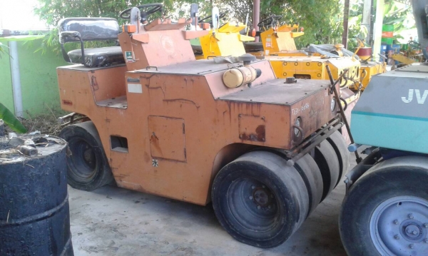 ขายรถบดล้อยาง SAKAI 7 ล้อ เครื่อง 3 สูบ รุ่น TS31-10044 รถเก่านอก ราคา 150000