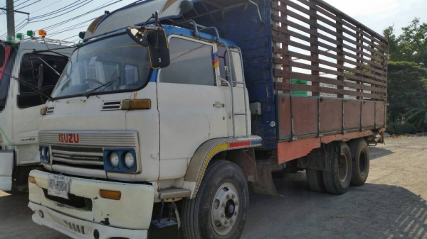 ***ขายแล้วครับขอบคุณ Truck2hand ขาย10ล้อ1เพลาล่อง ไม่ดั้ม ISUZU 175 JCM-309xx 6BG2-175ฝาส้ม (ลงเล่ม) เครื่องแห้ง แน่นๆ แรงดี ประหยัด เกียร์ดีไม่หลุด ช่วงล่างเดิมลูกหมากร้อย คัสซีดี เดิม ไม่ปะไม่ดาม มีบวมซับในช่วงปลายบ้าง นิดๆหน่อยๆ กระบะพื้นไม้คอกไม้ สภาพ ***ขายแล้วครับขอบคุณ Truck2hand ขาย10ล้อ1เพลาล่อง ไม่ดั้ม ISUZU 175 JCM-309xx 6BG2-175ฝาส้ม (ลงเล่ม) เครื่องแห้ง แน่นๆ แรงดี ประหยัด เกียร์ดีไม่หลุด ช่วงล่างเดิมลูกหมากร้อย คัสซีดี เดิม ไม่ปะไม่ดาม มีบวมซับในช่วงปลายบ้าง นิดๆหน่อยๆ กระบะพื้นไม้คอกไม้ สภาพ