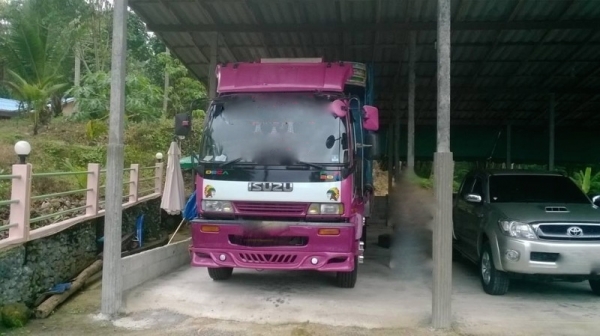 รถอีซูซุ 10 ล้อ หลังถนน 195 แรงม้า. ปี 41  สนใจติดต่อ 081 - 6079515