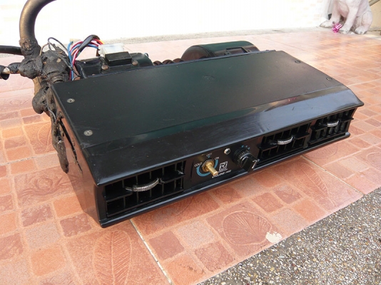 ขายตู้แอร์แขวนหน้าปรับได้แบบสามช่อง 1150 บาท