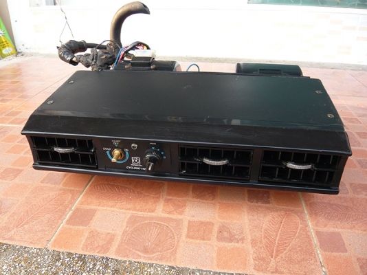 ขายตู้แอร์แขวนหน้าปรับได้แบบสามช่อง 1150 บาท