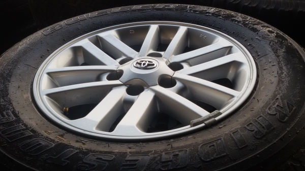 ขายล้อ TOYOTAขอบ17พร้อมยางชุดละ12500