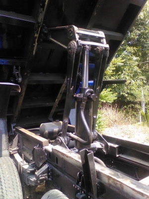 MISUBISHI CANTER  เครื่องยนต์ 120 แรงม้า พาวมาลัยเพาเวอร์ เกียร์ 6เกียร์ ทำสีใหม่่ แซสซี ดีสวยมากไม่หักไม่นิม สริมเหล็กอย่างหนามากทั้งบนและล่างเสริมแน่นหนา ยางใหม่ทุกเส้น  แอร์หนาว กระบะดั้มสามมิตรแกนใหญ่ ขึ้นลงง่าย เฟืองท้ายใหญ่ แรง  ทะเบียนคู่มือพร้อมโอ