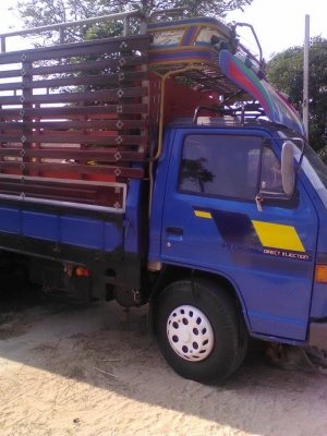 Isuzu NPR59LUM 7150805  แรงม้าเครื่อง 115 ปี 37 รถบ้านๆ สภาพสวยมาก  แซสซีสวยทั้งเส้น ยางดอกเยอะ เครื่องยนต์แน่นรับรอง เสริมแหนบทั้งหมด รับรองการบรรทุก วิ่งสบายๆ ทะเบียนพร้อมโอน  ภาษีประกันไม่ขาดต่อ