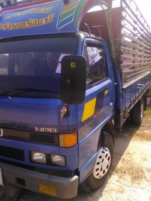 Isuzu NPR59LUM 7150805  แรงม้าเครื่อง 115 ปี 37 รถบ้านๆ สภาพสวยมาก  แซสซีสวยทั้งเส้น ยางดอกเยอะ เครื่องยนต์แน่นรับรอง เสริมแหนบทั้งหมด รับรองการบรรทุก วิ่งสบายๆ ทะเบียนพร้อมโอน  ภาษีประกันไม่ขาดต่อ
