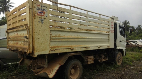 รถฮีโน่ 6 ล้อดั้ม FC9J 150 แรงม้า. ปี 54  ( รถวิ่ง 4x,xxx กว่า กม. )  สนใจติดต่อ 081 - 6079515