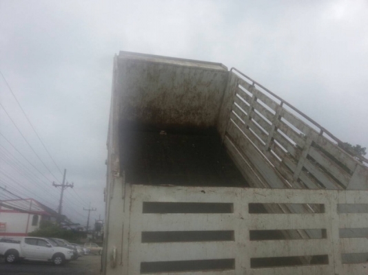 รถอีซูซุ 6 ล้อดั้ม 210 แรงม้า. ปี 55  ( รถวิ่ง 4x,xxx กม. )   สนใจติดต่อ 081 - 6079515