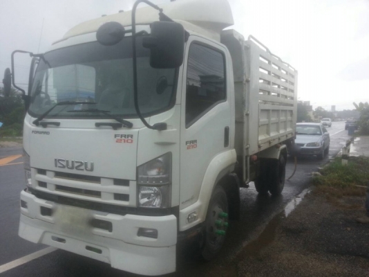 รถอีซูซุ 6 ล้อดั้ม 210 แรงม้า. ปี 55  ( รถวิ่ง 4x,xxx กม. )   สนใจติดต่อ 081 - 6079515