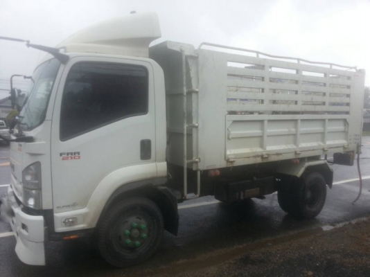 รถอีซูซุ 6 ล้อดั้ม 210 แรงม้า. ปี 55  ( รถวิ่ง 4x,xxx กม. )   สนใจติดต่อ 081 - 6079515