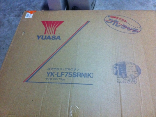 ชุดโต็ะญี่ปุ่นพร้อมฮีตเตอร์ทำความร้อนวางในช่องตรงกลางโต็ะ