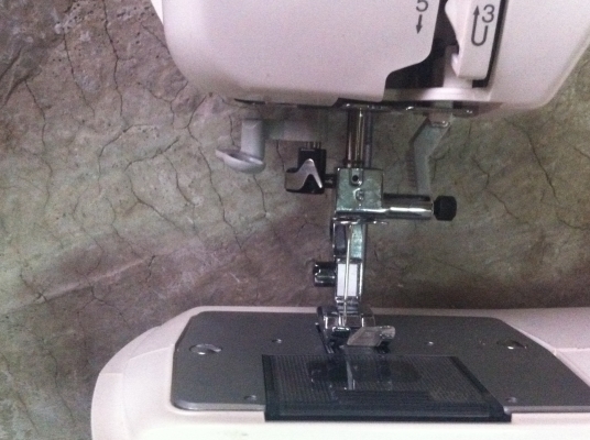 จักรเย็บผ้า brother เป็นรุ่นกดเดินและหยุดหน้าเครื่องเครื่องสวยพร้อมใช้งาน จักรเย็บผ้า brother เป็นรุ่นกดเดินและหยุดหน้าเครื่องเครื่องสวยพร้อมใช้งาน