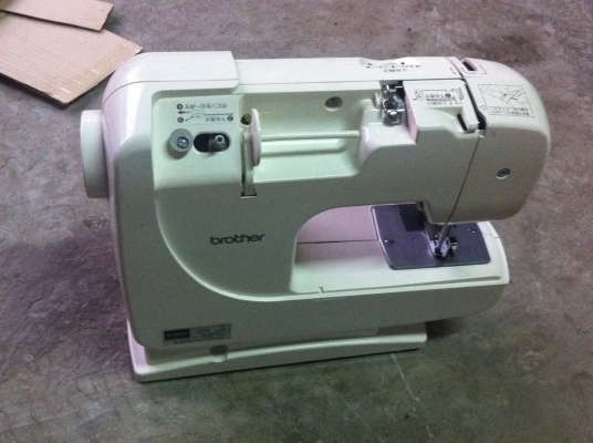 จักรเย็บผ้า brother เป็นรุ่นกดเดินและหยุดหน้าเครื่องเครื่องสวยพร้อมใช้งาน จักรเย็บผ้า brother เป็นรุ่นกดเดินและหยุดหน้าเครื่องเครื่องสวยพร้อมใช้งาน