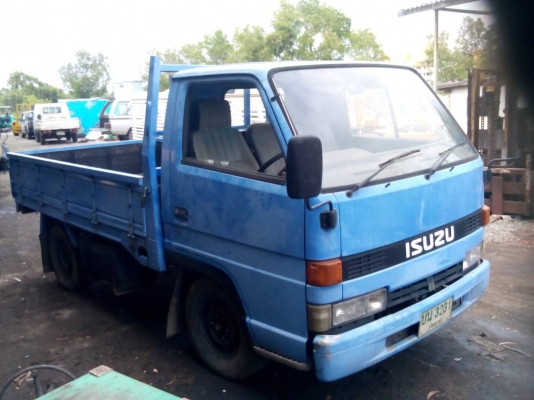 รถ 4 ล้อ ISUZU บรรทุก