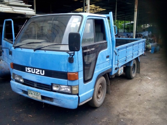 รถ 4 ล้อ ISUZU บรรทุก
