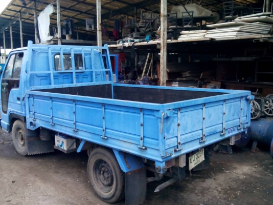 รถ 4 ล้อ ISUZU บรรทุก