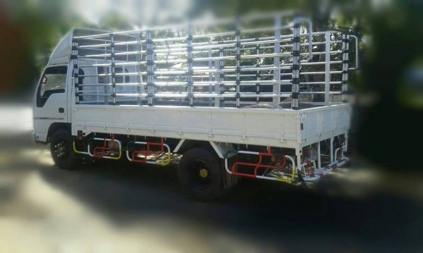 ขาย6ล้อ อีซูซุNPR 130เทอร์โบว์ ปี49แชชซีสวยเครื่องดี ยาว4.30เมตร แชชีสวยเครื่องดี พร้อมคอกบรรทุก แอร์เย็น พ.เพาเวอร์ สภาพพร้อมลุยงาน