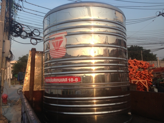 ขายถังสแตนเลสตราเพชร 2000ลิตร มีฝาปิด สภาพสมบูรณ์ สวยมากครับ