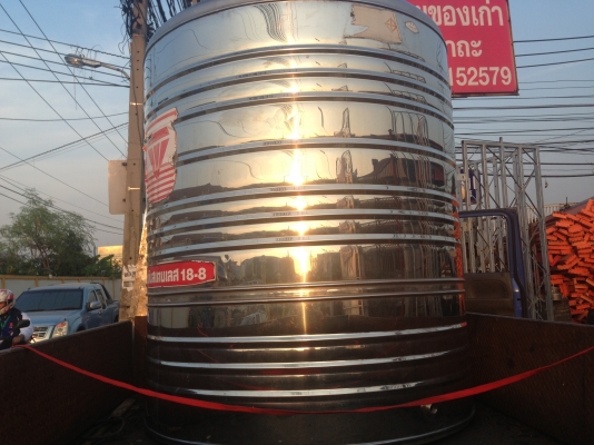 ขายถังสแตนเลสตราเพชร 2000ลิตร มีฝาปิด สภาพสมบูรณ์ สวยมากครับ