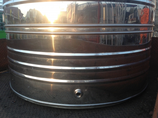 ขายถังสแตนเลสตราเพชร 2000ลิตร มีฝาปิด สภาพสมบูรณ์ สวยมากครับ