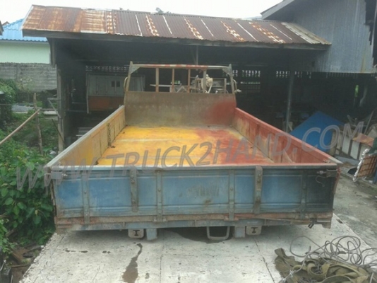 กระบะรถ 6 ล้อคาร์โก้  กระบะยาว 4.5 เมตร กว้าง 2.10 เมตร